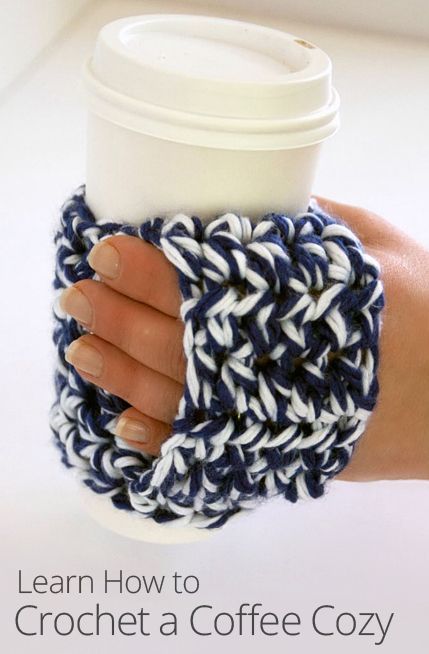 Learn how to crochet a coffee cozy complete with a hand-warming handle that can also double as a cute slot for a gift card. Coffee Cozy Pattern, Quick Crochet Gifts, Crochet Mug Cozy, Crochet Coffee Cozy, Crochet Cup Cozy, Coffee Cup Cozy, Crochet Cozy, Mug Cozy, Coffee Sleeve