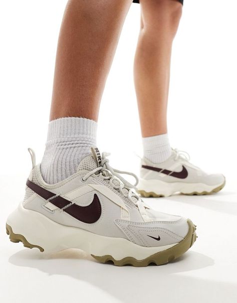 Nike TC 7900 sneakers in beige and black-Neutral Beige And Black, Workout Shoes, Shoe Style, Sneaker Head, Tennis Shoes, Cute Shoes, Trending Shoes, Me Too Shoes, Women's Shoes