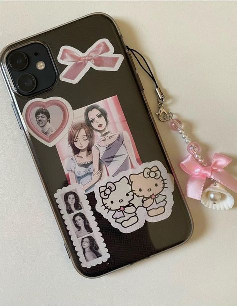 Cute Custom Phone Case Ideas, Diy Casing Phone Ideas, Nana Anime Phone Case, Sticker Case Aesthetic, Clear Aesthetic Phone Case, Phone Case Decoration Stickers, Sticker Phone Case Aesthetic, Iphone Clear Case Ideas, Phone Case Stickers Ideas