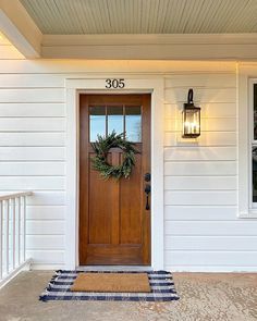 Brown Front Doors, Interior Front Door, Cottage Front Doors, Front Porch Lighting, Front Door Styles, Beautiful Front Doors, Door Colors, Farmhouse Front Door, Black Outdoor Wall Lights