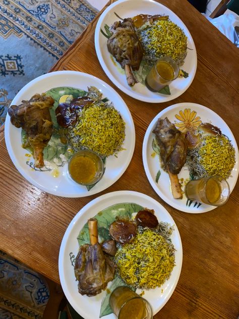 Baghali polo ba mahicheh The famous Persian dill rice with fava beans with lamb shank Baghali Polo, Dill Rice, Lamb Shank, Lamb Shanks, Fava Beans, Persian Food, Palak Paneer, Paneer, Persian