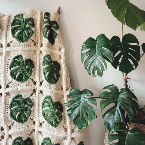 Clever Crochet Projects, Monstera Granny Square Pattern, Crochet Monstera, Yarn Toys, Monstera Pattern, Leftover Yarn, شال كروشيه, Crochet Afghan Patterns Free, Scrap Yarn