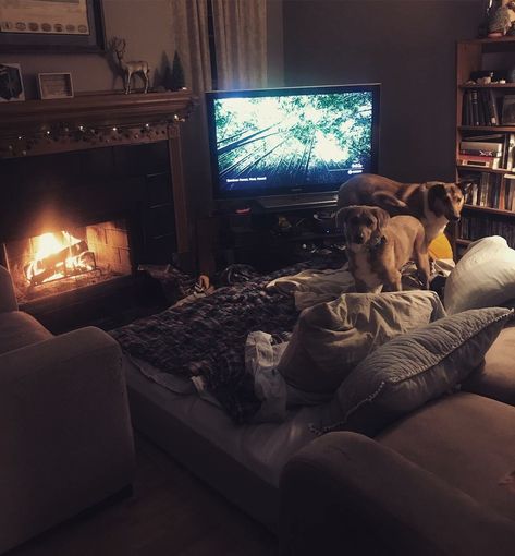 Gloomy Aesthetic Bedroom, Maggie Aesthetic, Tuscan Bedroom, Cuddle Couch, Couple Apartment, Bedroom Aesthetic Cozy, Tumblr Bedroom, Snowed In, Cuddling On The Couch