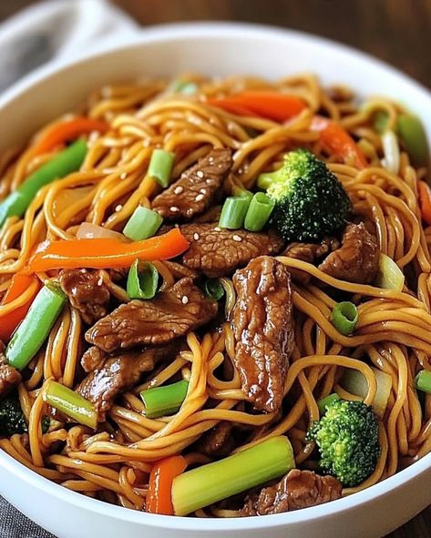 Beef Lo Mein Recipe - Easy Homemade Stir-Fry Noodles - optimal recipes Easy Beef Noodle Stir Fry, Homemade Beef Lo Mein, Best Beef Stir Fry Recipes, Chinese Beef Noodles, Stir Fry Recipes Beef Noodles, Sirloin Beef Recipes, Lo Mein Noodles Recipe Easy, Beef Stir Fry Recipes Noodles, Stir Fry Recipes With Noodles