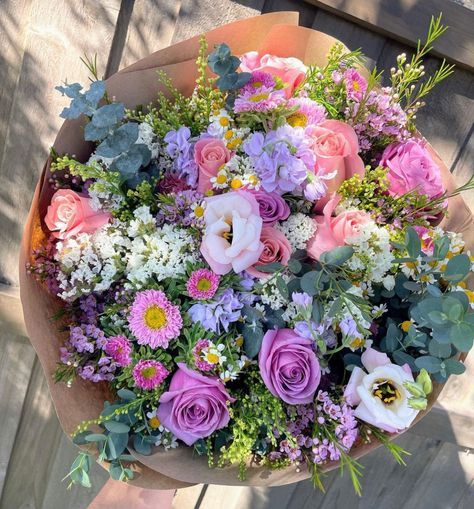 Bouquet Of Flowers Spring, Aesthetic Floral Bouquet, Beautiful Bouquet Of Flowers Birthday Floral Arrangements, Cute Simple Flower Bouquet, Most Beautiful Flower Bouquet, May Flowers Bouquet, Cute Flower Gift Ideas, Pale Pink Flower Arrangements, 30th Birthday Flowers Bouquet