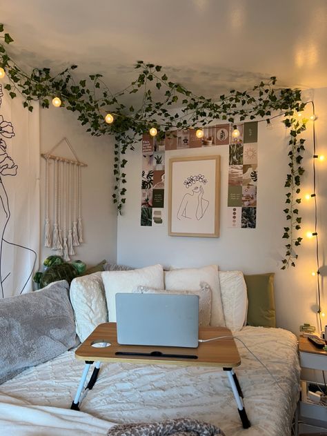 Dorm Room Vines Decor, Leaf Vines Room Decor, Cute Room Ideas With Vines, Wall Next To Bed Decor Ideas, Bedroom Vine Decor, Leaves On Bedroom Wall, Bedroom Inspirations Vines, Vine Wall Bedroom Ideas, Ivy Wall Decor Bedroom