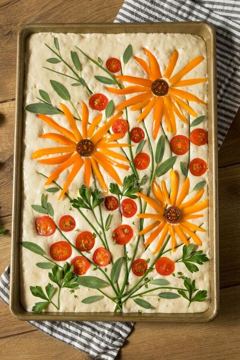 Flower Focaccia, Focaccia Bread Art, Decorate Bread, Foccacia Bread, Focaccia Bread Recipe, Homemade Cookbook, Focaccia Recipe, Artisan Bread Recipes, Bread Art