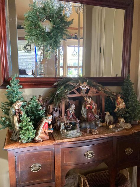 Nativity Scene Fireplace Mantle, Home Nativity Display, Manger Display Ideas, How To Display A Nativity Scene, Navity Scene Display Ideas, Nativity Set Display Ideas Indoor, Willow Tree Nativity Set Display Ideas, Fontanini Nativity Display Ideas, Navity Scene Display