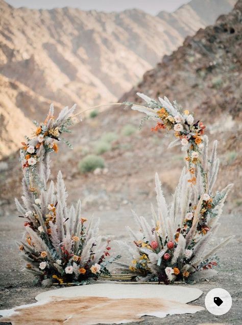 Unique Altar Wedding, Celestial Desert Wedding, Desert Wedding Altar, Bohemian Desert Wedding, Desert Wedding Arch Ideas, Desert Boho Wedding Decor, Summer Desert Wedding, Outdoor Desert Wedding Ideas, Dark Desert Wedding