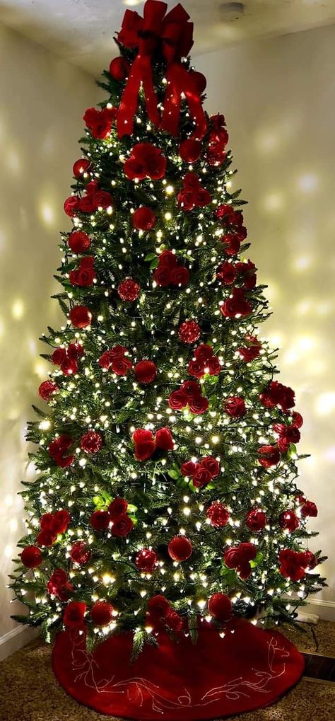 Rose Christmas Tree Ideas, Poinsettia Christmas Tree Ideas, Christmas Tree With Roses Decoration, Red Roses On Christmas Tree, Shades Of Red Christmas Tree, Fake Flower Christmas Tree, Christmas Tree Decorated With Flowers, Red And Crystal Christmas Tree, Christmas Decor Ideas Christmas Tree