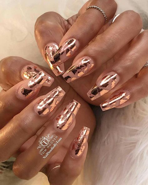 Follow my board for more more nail inspiration!💕 Happy PINNING✨ Foil Nail Designs, Shiny Nails Designs, Foil Nail Art, Nagellack Trends, New Nail Designs, Foil Nails, Minimalist Nails, Nail Designs Spring, Chrome Nails