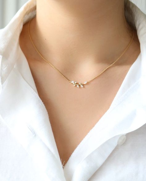 Necklace Leaf Branch Aligned, Vine Necklace, Bridesmaids Jewelry, Bar Necklace, Flower Pendant Dainty Necklace, Olive Leaf Vine, Bridal - Etsy Canada Gilded Glamour, Simple Ornaments, Jewelry Necklace Simple, Minimalistic Jewelry, Necklace Leaf, Necklace Bar, Feminine Necklace, Pretty Jewelry Necklaces, Branch Necklace