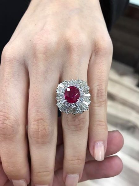 Big Rings For Women, Diamond Finger Ring, Platinum Pendant, Ruby Diamond Ring, Burmese Ruby, Vs1 Diamond, Pendant Ring, Ruby Diamond Rings, Gold Ring Designs