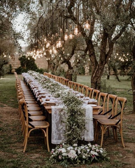 Outdoor Dinner Party, Destination Wedding Cost, Long Table Wedding, Wedding Reception Lighting, Mumu Wedding, Cheap Wedding Decorations, Tafel Decor, Outdoor Dinner, Vintage Wedding Decorations