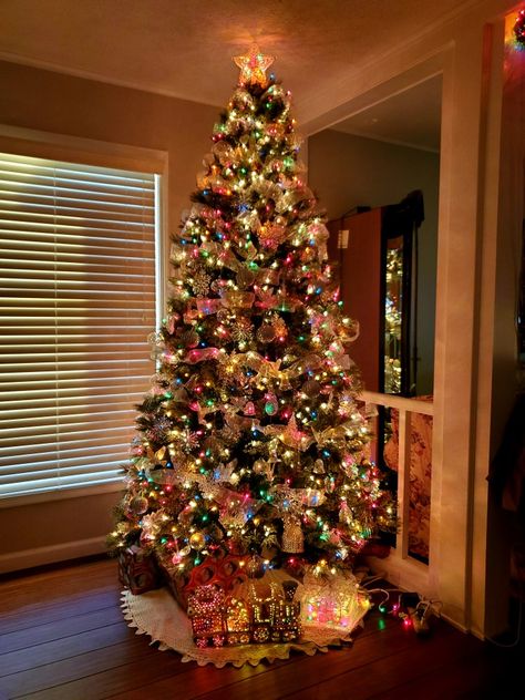 Christmas Tree Ideas Rainbow Lights, Christmas Tree Themes Colored Lights, Christmas Tree Decor Ideas Colorful, Multicoloured Christmas Tree Lights, Traditional Christmas Tree Multicolor Lights, Colored And White Lights On Tree, Christmas Tree With Rainbow Lights, Christmas Tree With White And Colored Lights, Multicolored Christmas Tree Lights