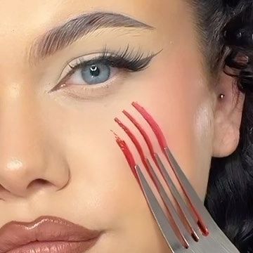 Lois Michella on Instagram: "Halloween Hacks Part Three - Scratches 🐺 With a fork.. ib: @makeupbyash.x Ignore the text being all messed up and the glitch cry😭 Wearing Prima X Lois @primalash_lashes ‘12/08’ lash Using @mehronmakeup paradise paints & @makeuprevolution forever flawless eyeshadow palette #makeupreel #makeupaccount #halloweenmakeup #easyhalloweenmakeup #halloweencostume #fakescratches#sfxmakeup" Scratches Halloween Makeup, Scratch Makeup Halloween, Messed Up Makeup, Scratch Makeup, Halloween Lashes, Maquillage Halloween Simple, Scar Makeup, Blood Makeup, Valentines 2024