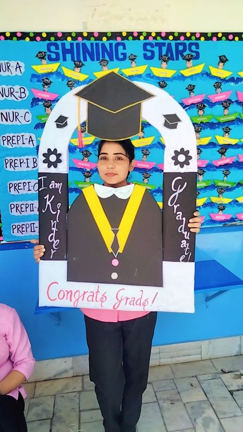 Graduation Day Selfie Corner, Decoration Ideas For School Function, School Reopening Decoration Ideas, Results Day Decoration School, Annual Result Day Board Decoration, Graduation Day Board Decoration, Graduation Day Decoration For Kids, Ptm Decoration School, Selfie Decoration Ideas