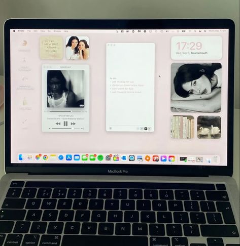 Macbook Hacks, Computer Aesthetic, Pink Macbook, Macbook Air Wallpaper, Macbook Desktop, Mac Ipad, Cute Laptop Wallpaper, Mac Wallpaper, Homescreen Layout