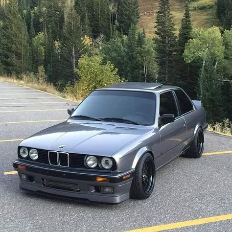 Bmw E30 Coupe, Tmax Yamaha, Serie Bmw, Dream Cars Bmw, Bmw E30 M3, Bmw Classic Cars, Best Jdm Cars, Bmw Classic, Euro Cars