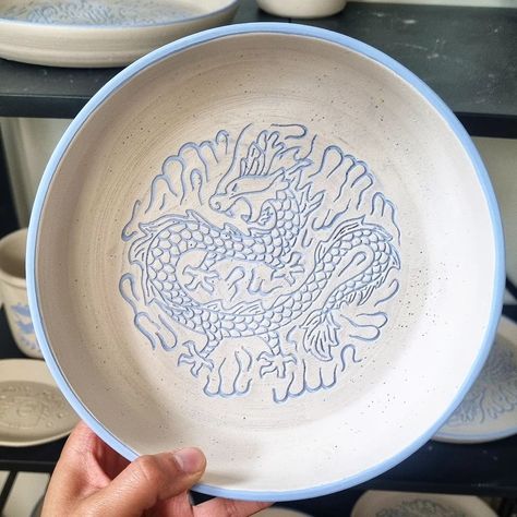 Glaze Plate Ideas, Bowl Clay Ideas, Pottery Bowl Painting Ideas Simple, Bowl Ideas Ceramic, Ceramic Bowl Designs Ideas, Pottery Platter Ideas, Aesthetic Ceramic Plate, Ceramics Decor, Paint Your Own Pottery Ideas Plates