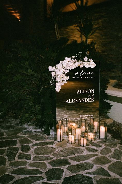 All White Wedding With Black Accents, Dark Wedding Vibes, Engagement Party Florals, Bar Wedding Reception Decor, Wedding Esthetics, Black Tie Wedding Ideas, Elegant Wedding Signage, Mirror Wedding Signs, Wedding Entrance Sign