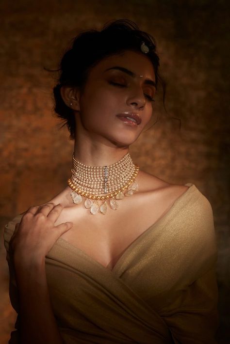 Gemstone Jewellery Trends Redefining Bridal Fashion Jewellery Photography Ideas Indian, Jewellery Model Photography Indian, Jewellery Shoot Indian, Indian Jewellery Photoshoot Ideas, Jwellery Photoshoot Idea, Indian Wedding Jewellery, Jewellery Shoot With Model, Heavy Jewellery, Indian Jewellery Photography