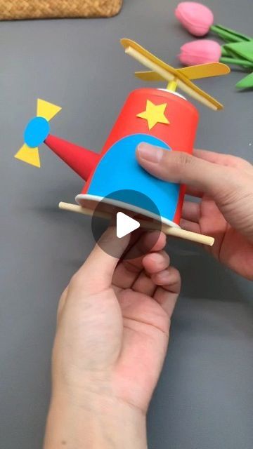 Helicopter Craft, Paper Helicopter, Isabel Larosa, Paper Cup Crafts, Craft Video, Cup Crafts, Handmade Kids, Fancy Fold Cards, Paper Cups