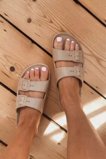 Under $50, garden shoes, beach shoes, pool shoes, perfect Summer slide on sandals #LTKunder50 #LTKSeasonal #LTKshoecrush Pool Sandals For Women, Pool Shoes For Women, Beach Shoes For Sand, Summer Vacation Slides, Summer Sandals 2024, Comfy Sandals Walking, Beach Shoes Women, Sandals Aesthetic, Girls High Heel Shoes