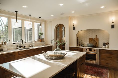 2020 National Kitchen & Bath Association Design Awards - Midwest Home Spanish Style Kitchen, Spanish Kitchen, Spanish Style Home, Spanish Style Homes, Kitchen Upgrades, Large Kitchen, Style At Home, Spanish Style, Kitchen Style