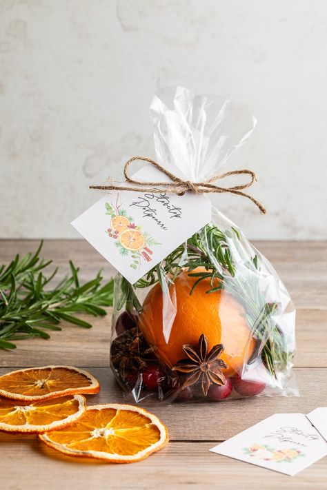 Thanksgiving Potpourri Gift, Stovetop Potpourri Christmas Neighbor Gifts, Homemade Poupori Simmering Potpourri, Easy Christmas Potpourri Gift, Simmer Pot Neighbor Gift, Simple Christmas Gift Baskets, Homemade Consumable Gifts, Homemade Simmering Potpourri Gift, Christmas Pot Simmer Gift