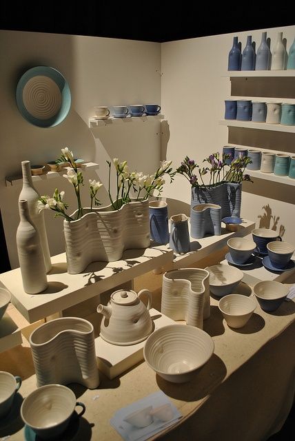 Tone Von Krogh's beautiful stall selling wintery ceramics Pottery Pop Up Shop, Pottery Exhibition Display, Pottery Vendor Booth, Pottery Shop Display, Ceramic Shop Design, Ceramic Market Stall, Ceramic Display Ideas, Ceramic Booth Display, Pottery Market Display