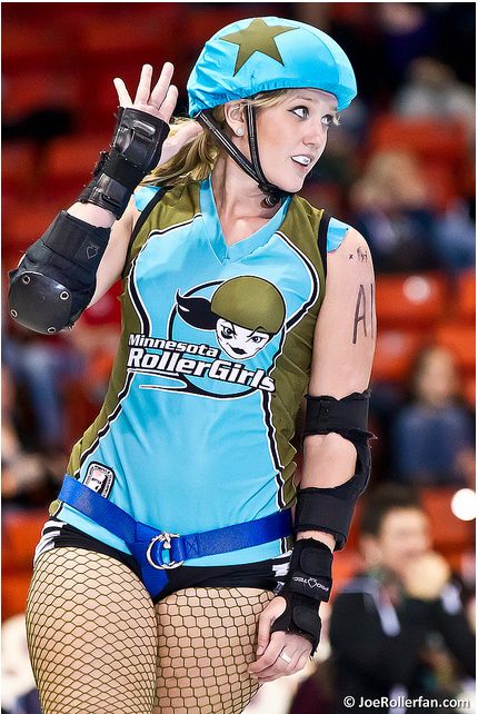 Calvin's Canadian Cave of Coolness: Weekend Image Blizzard Roller Skating Outfits, Roller Derby Skates, Roller Derby Girls, Derby Skates, Derby Girl, Skate Girl, Roller Girl, Skating Outfits, Fishnet Tights