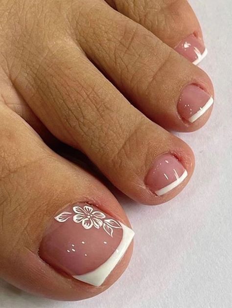 Flower Toe Nails, Pedicure Gel, Simple Toe Nails, Feet Nail Design, French Pedicure, Pedicure Nail Designs, Gel Toe Nails, Milky Nails, Acrylic Toe Nails