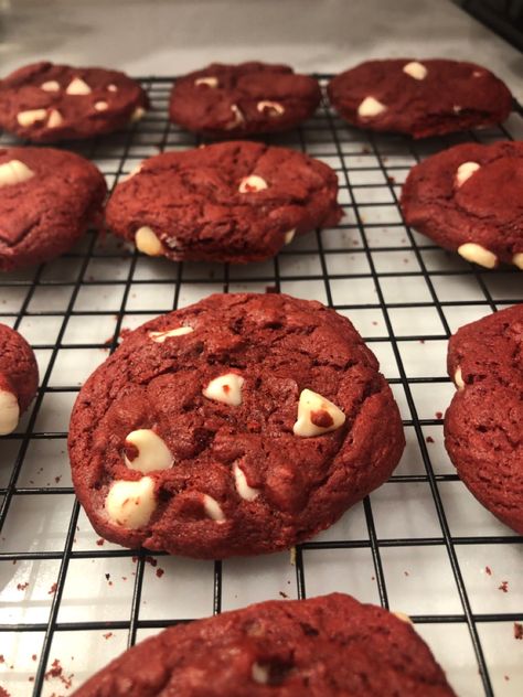 Velvet Cookies, Red Velvet Cake Mix, Red Velvet Cookies, Yummy Comfort Food, Food Recepie, Buffet Food, Velvet Cake, Red Velvet Cake, 2 Eggs