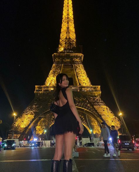 Eiffel Tower Outfit, Paris Dump, Paris Mood Board, Mishti Rahman, Beauty Moodboard, Eiffel Tower Pictures, Paris Photo Ideas, Eiffel Tower At Night, Paris Dream