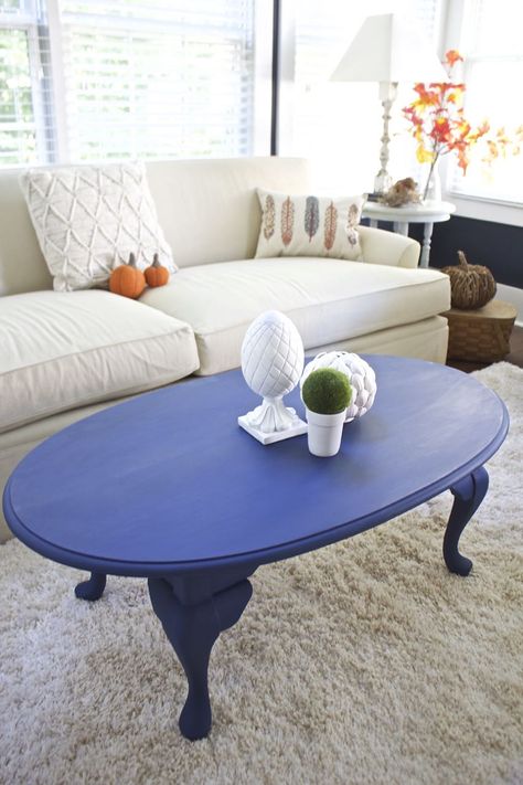 34 Beautiful Blue Furniture Makeovers - 2 Bees in a Pod Coffee Table Chalk Paint, Blue And White Fall Decor, Table Chalk Paint, White Coffee Bar, Chalk Paint Dining Table, Chalk Paint Coffee Table, Napoleonic Blue, Paint Makeover, Chalk Paint Makeover