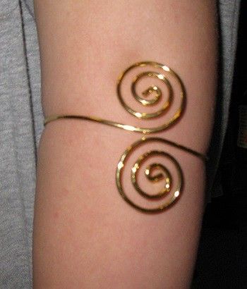 upper-armband: circle Upper Arm Cuff, Upper Arm Cuffs, Hammered Jewelry, Upper Arms, Arm Cuff, Handmade Wire, Hand Forged, Arm Band, Gold Silver