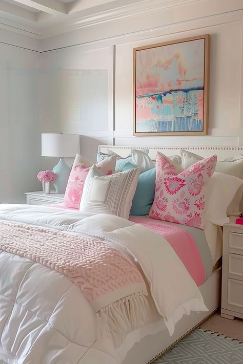 Minimalistic College Apartment, Love Shack Fancy Bedroom Ideas, Minimalistic Preppy Bedroom, Preppy Bedding Blue, Southern Preppy Bedroom, Preppy Costal Rooms, Light Pink Preppy Room, Purple Coastal Bedroom, Preppy Coquette Room