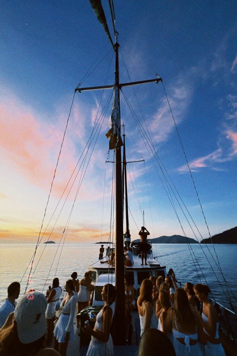 East Coast Australia Aesthetic, Airlie Beach Australia, Australia In March, Australia East Coast, East Coast Australia, Backpacking Aesthetic, Australia Aesthetic, East Coast Aesthetic, Dream Country