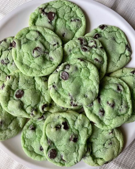 The Best Mint Chocolate Chip Cookie Recipe with Gluten-Free Option! | Hungry Blonde Kid Friendly Cookie Recipes, Mint Chocolate Chip Cookie Recipe, Summer Cookie Recipes, Mint Chocolate Chip Cookies, Chocolate Mint Cookies, Chocolate Chip Cookies Ingredients, Chewy Cookies, Mint Chocolate Chip, Chocolate Chip Cookie Recipe