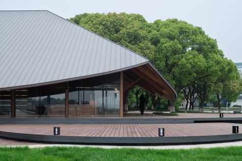 Galaxy Arch crowns lakeside pavilion with curved-metal roof Lake Pavilion, Brick Apartment, Mobile Architecture, Curved Roof, Wooden Cabin, Palace Interior, Industrial Park, Wooden Cabins, A Frame Cabin