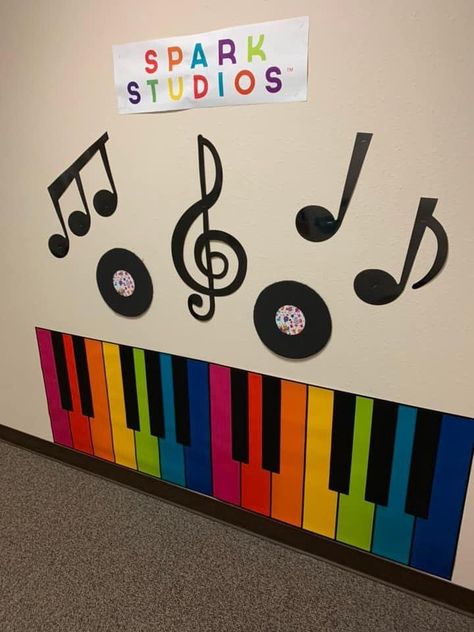 Decoration For Music Classroom, Music Room Decor Ideas For School, Music Themed Classroom Decorations, Piano Classroom Decor, Music School Decoration, Diy Music Classroom Decor, Music Note Wall Art, Music Day Decorations School, Music Decorations Classroom