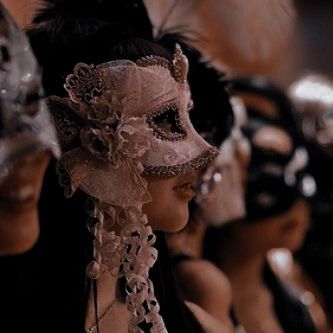 Haunted Masquerade, Masquerade Mask Aesthetic, Masquerade Ball Aesthetic, Books Thoughts, Masquerade Aesthetic, Mascarade Ball, Make Your Eyes Pop, Vampire Masquerade, Royal Core