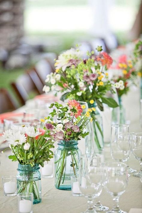 Wildflower Wedding Centerpiece Ideas / http://www.himisspuff.com/boho-rustic-wildflower-wedding-ideas/9/ Baby's Breath, Floral Centrepieces, Wedding Flowers Peonies, Flowers Peonies, Deco Champetre, Flora Flowers, Babies Breath, Wedding Floral Centerpieces, Wildflower Wedding