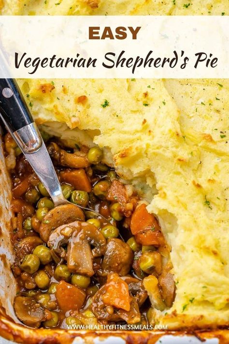 This Vegetarian Shepherd’s Pie is made with a creamy, flavorful vegetable filling topped with fluffy mashed potatoes. It’s a warm and cozy healthy dinner recipe that’s perfect for a chilly night. #Vegetarianrecipe #vegetarianshepherdspie #shepherdspie via @healthyfitnessmeals Best Shepherds Pie Recipe, Turkey Shepherds Pie, Vegetarian Shepherds Pie, Vegan Shepherds Pie, Cottage Pie Recipe, Fitness Meals, Shepards Pie, Potato Toppings, Flavorful Vegetables