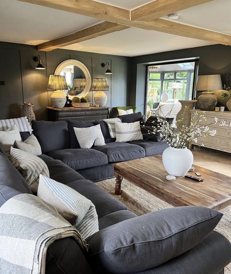 Country Snug Room, Cosy Snug Living Room Ideas, Country Living Room Grey Sofa, Family Snug Room Ideas, Loaf Living Room, Living Room New Build Uk, Cottage Corner Sofa, Snug Lounge Ideas, Cosy Corner Sofa