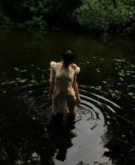 Giant Woman Aesthetic, Drowned Aesthetic Dark, Forest Nymph Photoshoot, Naiad Aesthetic, Sea Nymph Aesthetic, Water Nymph Aesthetic, Pond Photoshoot, Siren Photoshoot, Jasmine Core