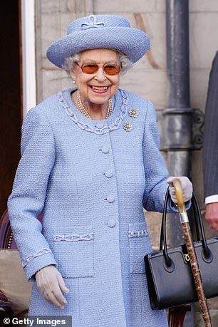 King George Iv, Body Guard, Hm The Queen, Elisabeth Ii, Queen Pictures, Royal Queen, Isabel Ii, Princess Eugenie, Princess Anne