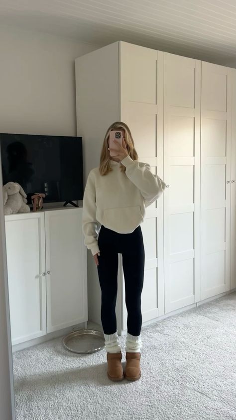 Out Fit Inspo Clean Girl, Cleab Girl Style, Autumn Style Inspiration Outfit Ideas, Outfit Ideas Everyday Winter, Outfits Idea For School, Cute Outfits Clean Girl, Greys Anatomy Outfit Ideas, Clean Girl Leggings Outfit, That Girl Outfits Aesthetic