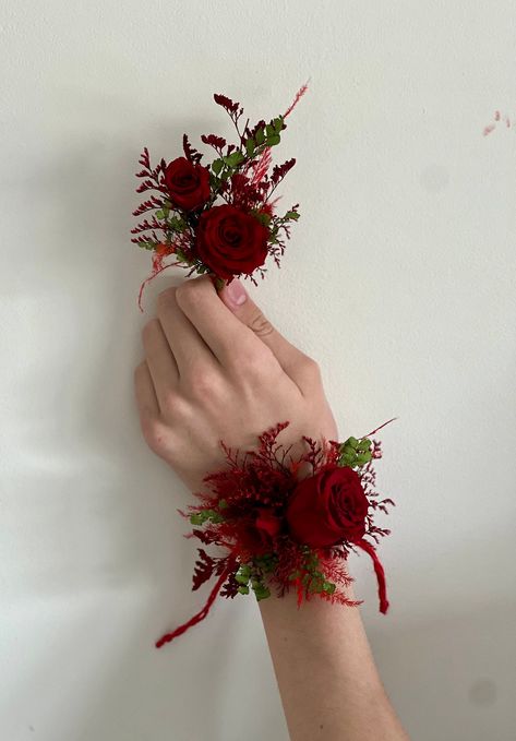 Red Flower Corsage, Corsage For Red Dress, Dark Red Corsage, Red Corsage Prom, Diy Corsage And Boutonniere, Red Corsage And Boutonniere, Prom Corsage Red, Unique Corsage, Red Rose Corsage